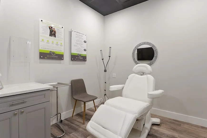An empty examination room shown in 4Ever Young Plantation's gallery.